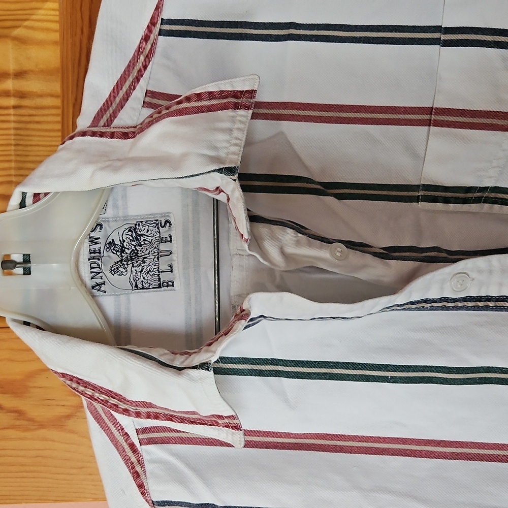 Woman's Button down - Picture 3 of 4